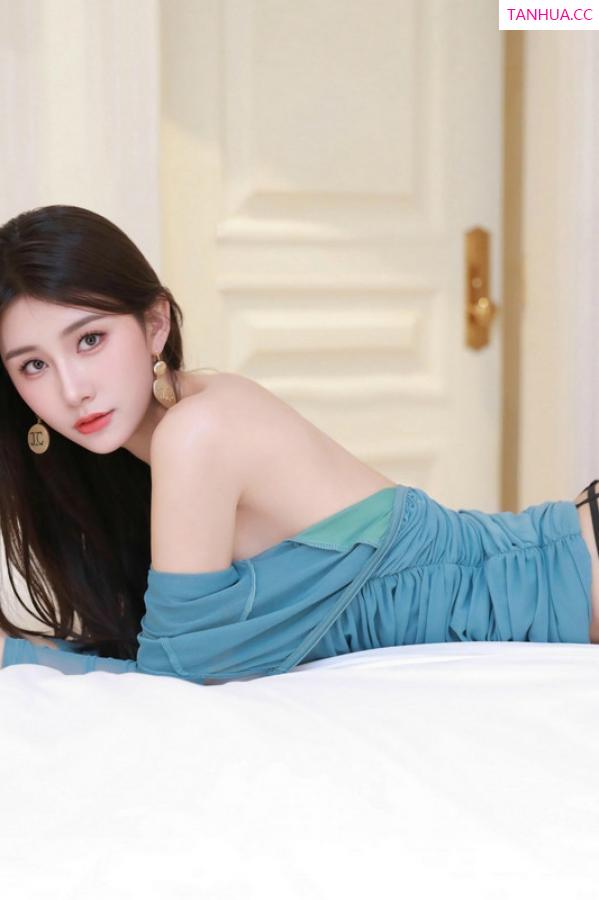   [XiuRen]高清写真图 2025.02.07 No.9847 艺艺yiyi 丝袜美腿第42张图片